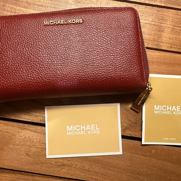 Michael Kors red zippered wallet wristlet phone case. $118 MSRP NWT - Picture 8 of 13